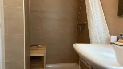 Chalet en alquiler en Barrio de los Vispieres, Santillana del Mar de 1.300 €<span>/mes</span>