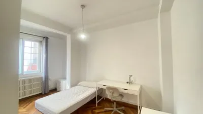Piso en alquiler en Calle del General Pardiñas, 21, Ensanche (Santiago de Compostela) de 1.450 €<span>/mes</span>