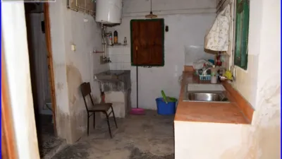 House for sale in La Matanza, Orihuela. This property comprises a residential house of 152 m² and a separate commercial unit with storage space of 142 m² built area, both situated on a 1000 m² plot. The residence features three double bedrooms, one single bedroom, a living room, a sitting room, an equipped kitchen, one bathroom, and a patio with a laundry area. The commercial and storage building is fully finished. Interior joinery is made of sapeli wood, it has an east-facing orientation, porcelain tile flooring, and exterior joinery combining aluminium and wood. Extras include water, electricity, furniture, terrace, and storage room. Located close to medical centres, rural amenities, supermarkets, and pharmacies. photo 15