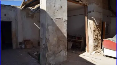 House for sale in La Matanza, Orihuela. This property comprises a residential house of 152 m² and a separate commercial unit with storage space of 142 m² built area, both situated on a 1000 m² plot. The residence features three double bedrooms, one single bedroom, a living room, a sitting room, an equipped kitchen, one bathroom, and a patio with a laundry area. The commercial and storage building is fully finished. Interior joinery is made of sapeli wood, it has an east-facing orientation, porcelain tile flooring, and exterior joinery combining aluminium and wood. Extras include water, electricity, furniture, terrace, and storage room. Located close to medical centres, rural amenities, supermarkets, and pharmacies. photo 19