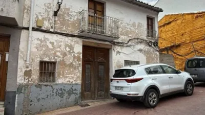 Casa adosada en venta en Carrer de Ramón y Cajal, 3, Yátova de 43.000 €