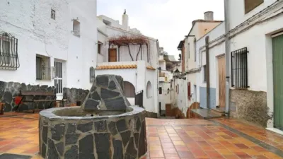 House in Sierro photo 31