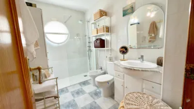 Casa adosada en venta en Calle de la Paloma, La Siesta-El Salado-Torreta-El Chaparral (Torrevieja) de 209.000 €