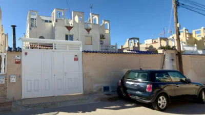 Casa adosada en venta en Calle de la Paloma, La Siesta-El Salado-Torreta-El Chaparral (Torrevieja) de 209.000 €