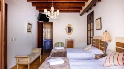 Casa en venta en Calle de Valdehelechoso, 9, Aracena de 599.000 €