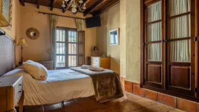 Casa en venta en Calle de Valdehelechoso, 9, Aracena de 599.000 €