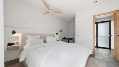Townhouse on Carrer de la Riera Ginjolers photo 6