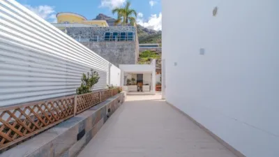 Chalet en venta en Roque del Conde, Costa Adeje (Adeje) de 2.100.000 €