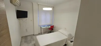 Casa adosada en alquiler en Calle de Averroes, cerca de Avenida de Juan Pablo II, Joaquina Eguaras (Distrito Norte. Granada Capital) de 1.400 €<span>/mes</span>