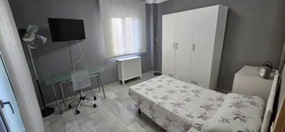 Casa adosada en alquiler en Calle de Averroes, cerca de Avenida de Juan Pablo II, Joaquina Eguaras (Distrito Norte. Granada Capital) de 1.400 €<span>/mes</span>