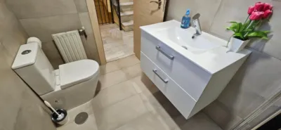 Casa adosada en alquiler en Calle de Averroes, cerca de Avenida de Juan Pablo II, Joaquina Eguaras (Distrito Norte. Granada Capital) de 1.400 €<span>/mes</span>