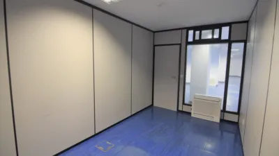 Local comercial en alquiler en Calle de Orillamar, cerca de Calle de Montroig - Más