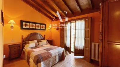 House on Calle Cuevas de Altamira, No. 201 photo 41