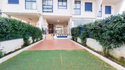 Terraced house on Calle Falco photo 2