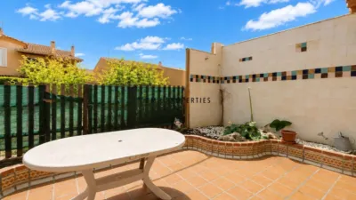 Chalet en alquiler en Carrer de Juan Vilar Arenes, Alameda Parc (Manises) de 1.700 €<span>/mes</span>