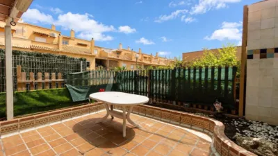 Chalet en alquiler en Carrer de Juan Vilar Arenes, Alameda Parc (Manises) de 1.700 €<span>/mes</span>