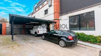 Chalet on Avinguda de l'Electricitat photo 3