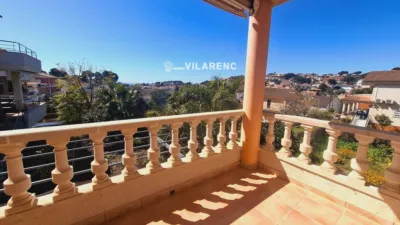 Chalet on Avinguda de Santa Maria de Montserrat photo 31