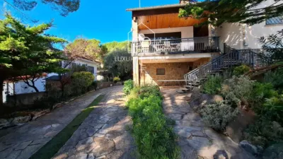 Chalet in Begues Park photo 2