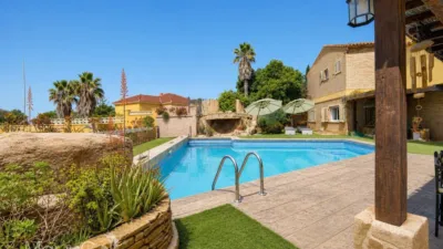 Chalet en venta en Calle Calle Sortija - Más