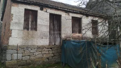 House for sale in Leiro, Ribadavia, Province of Ourense. Beautiful Galician stone house to restore, with 700 square meters of land, located just 90 meters from the Leiro reservoir, lakeside walkway, hiking trail, and campsite. A very pleasant area in a village with all amenities, just 20 minutes from Ourense city, which is also home to a famous thermal spa. For more information or to arrange a viewing, please contact Delmiro on [phone number] or visit our office at Av. Camelias 52, Ground Floor, Vigo. photo 4
