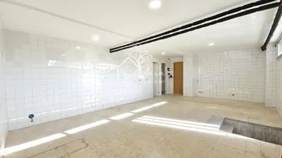 Local comercial en alquiler en Caranza - Més