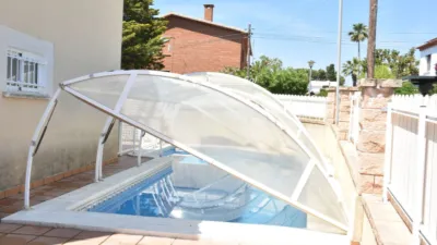 Chalet on Carrer del Doctor Emile Roux photo 2