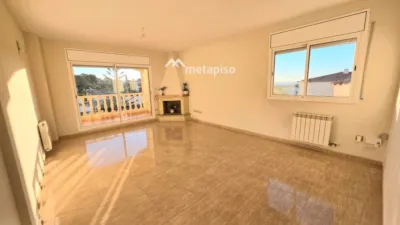 Semi-detached house on Carrer de les Palmeres photo 3