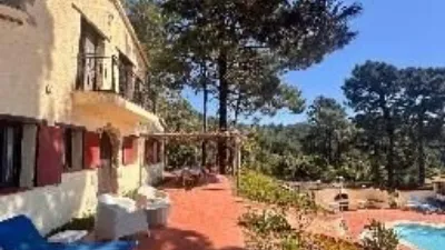 Apialia offers this fantastic rustic property with sea views, located on a plot of nearly 6,000 m² in Lloret de Mar, just 10 minutes by car from the beach. Surrounded by nature and offering total privacy, this home provides a unique setting with open views of the sea and hills, for those seeking tranquility without sacrificing proximity to the coast. The house is in perfect condition, with 214 m² built across two floors. It features four double bedrooms, all equipped with air conditioning and fitted wardrobes, and two full bathrooms. photo 26