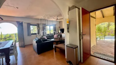 Apialia offers this fantastic rustic property with sea views, located on a plot of nearly 6,000 m² in Lloret de Mar, just 10 minutes by car from the beach. Surrounded by nature and offering total privacy, this home provides a unique setting with open views of the sea and hills, for those seeking tranquility without sacrificing proximity to the coast. The house is in perfect condition, with 214 m² built across two floors. It features four double bedrooms, all equipped with air conditioning and fitted wardrobes, and two full bathrooms. photo 12