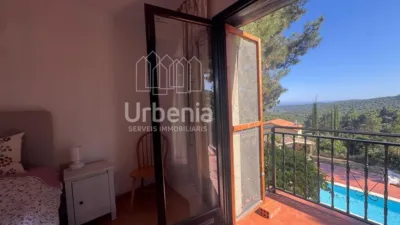 Apialia offers this fantastic rustic property with sea views, located on a plot of nearly 6,000 m² in Lloret de Mar, just 10 minutes by car from the beach. Surrounded by nature and offering total privacy, this home provides a unique setting with open views of the sea and hills, for those seeking tranquility without sacrificing proximity to the coast. The house is in perfect condition, with 214 m² built across two floors. It features four double bedrooms, all equipped with air conditioning and fitted wardrobes, and two full bathrooms. photo 21