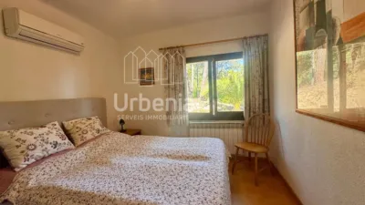 Apialia offers this fantastic rustic property with sea views, located on a plot of nearly 6,000 m² in Lloret de Mar, just 10 minutes by car from the beach. Surrounded by nature and offering total privacy, this home provides a unique setting with open views of the sea and hills, for those seeking tranquility without sacrificing proximity to the coast. The house is in perfect condition, with 214 m² built across two floors. It features four double bedrooms, all equipped with air conditioning and fitted wardrobes, and two full bathrooms. photo 14