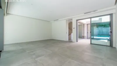 Semi-detached house in Av. Europa area photo 10