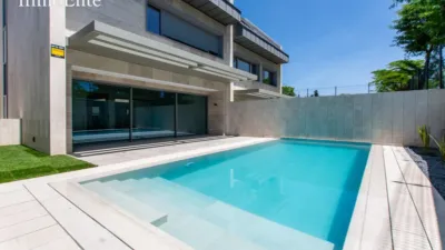 Semi-detached house in Av. Europa area photo 3