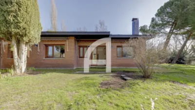 Chalet in Villafranca del Castillo photo 3