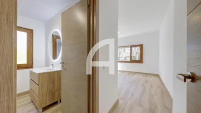 Chalet in Villafranca del Castillo photo 41