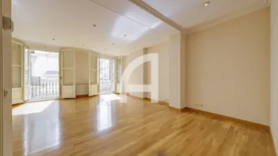 Apartment in Salamanca District photo 3