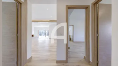 Chalet in Villafranca del Castillo photo 36