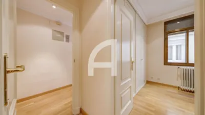Apartment in Salamanca District photo 45