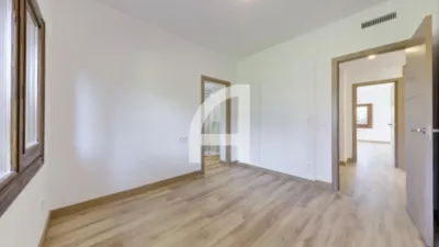 Chalet in Villafranca del Castillo photo 49
