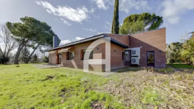 Chalet in Villafranca del Castillo photo 54