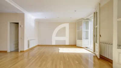 Apartment in Salamanca District photo 10