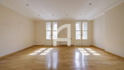 Apartment in Salamanca District photo 4