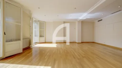 Apartment in Salamanca District photo 7
