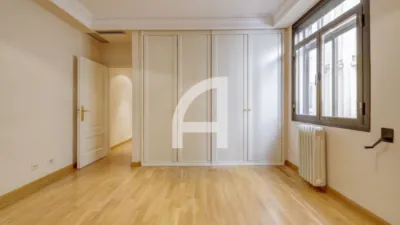 Apartment in Salamanca District photo 28