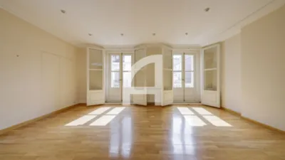 Apartment in Salamanca District photo 8