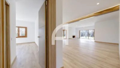 Chalet in Villafranca del Castillo photo 37