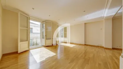 Apartment in Salamanca District photo 14