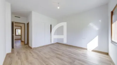 Chalet in Villafranca del Castillo photo 38