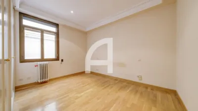 Apartment in Salamanca District photo 27